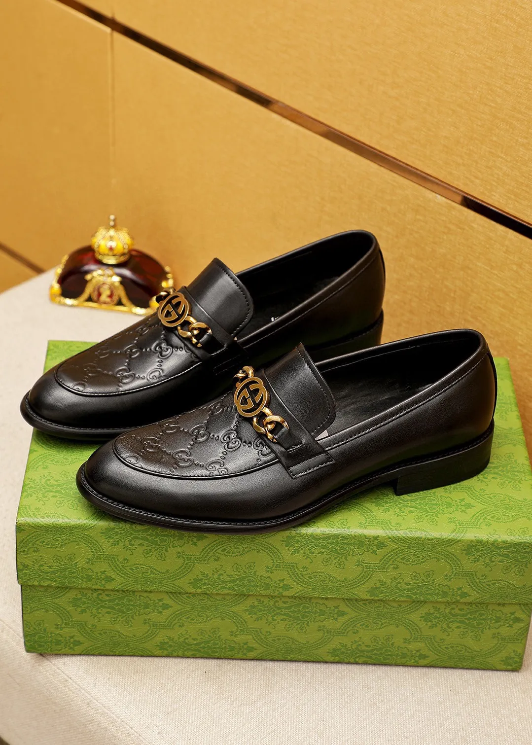 Men's shoes 💰400 💐 Product trademark: GUCCI "Gucci" casual leather shoes Regular size: 39-44 (38.45.46🉑️Customized) Product materials: Selected imported first-layer calfskin embossed upper + original hardware buckle, imported 🐑 sheepskin lining. Strong three-dimensional visual effect, combined outsole Color: 2⃣️colors available